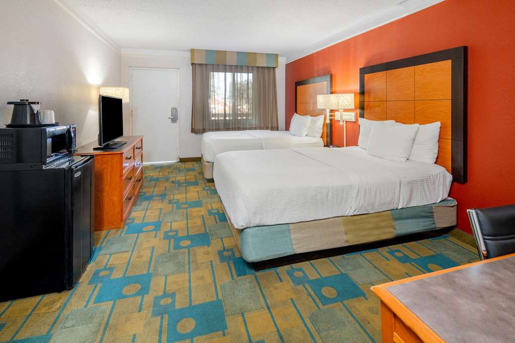 La Quinta Inn & Suites by Wyndham Irvine Spectrum - photo 29