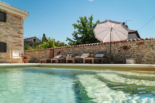 Vi la Mare Mediterranes Apartment Feeling mit Poolgenuss — 4-Star Luxury Hotel in Zadar, Croatia