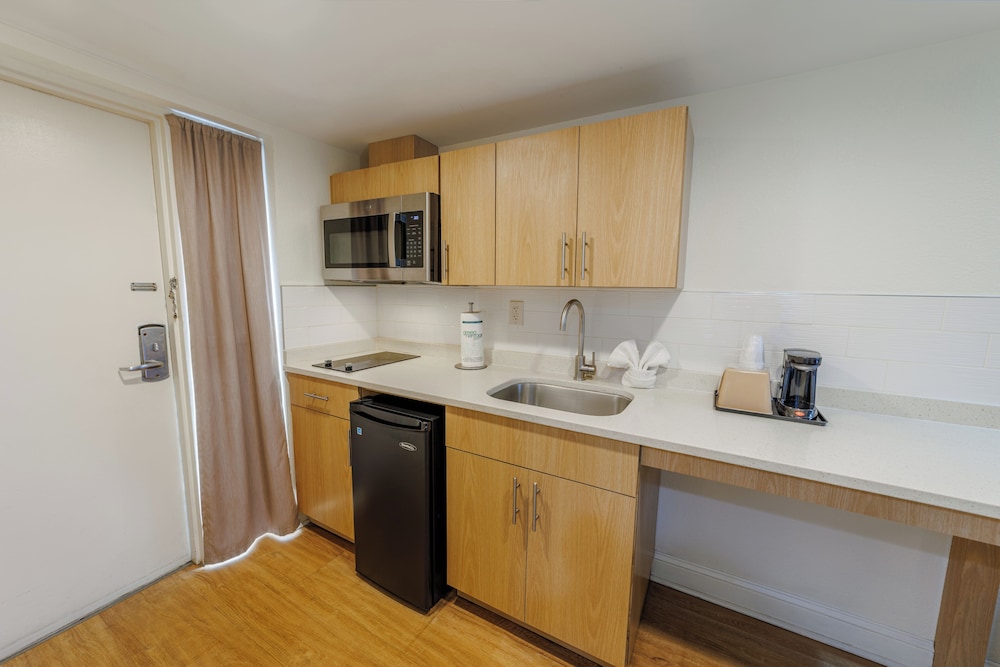 Dunes Inn & Suites - photo 14