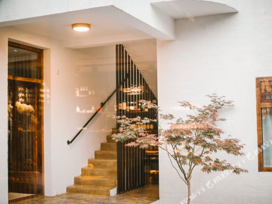 Ronglu Hotel - carbon neutral hotel in Dali