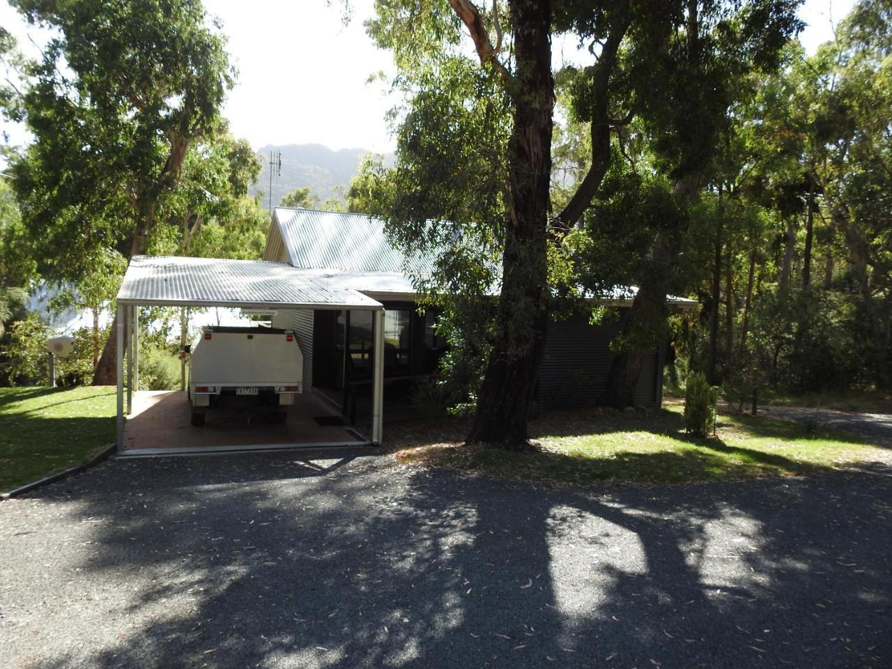 Halls Gap Cottages — Unknown City — photo 2