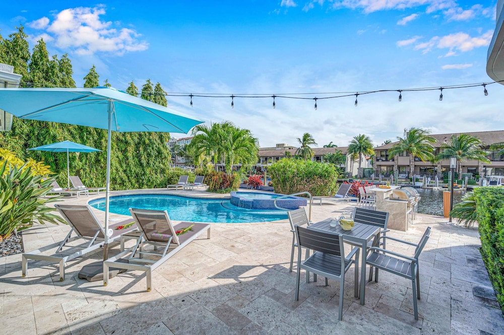 Two floor Suite Heated pool Dock Access Quiet Neighborhood SaltAire One RESlDENCES — 4-Star Luxury Hotel in Fort Lauderdale, United States