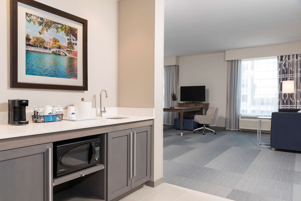 Hampton Inn & Suites Indianapolis Keystone - photo 21