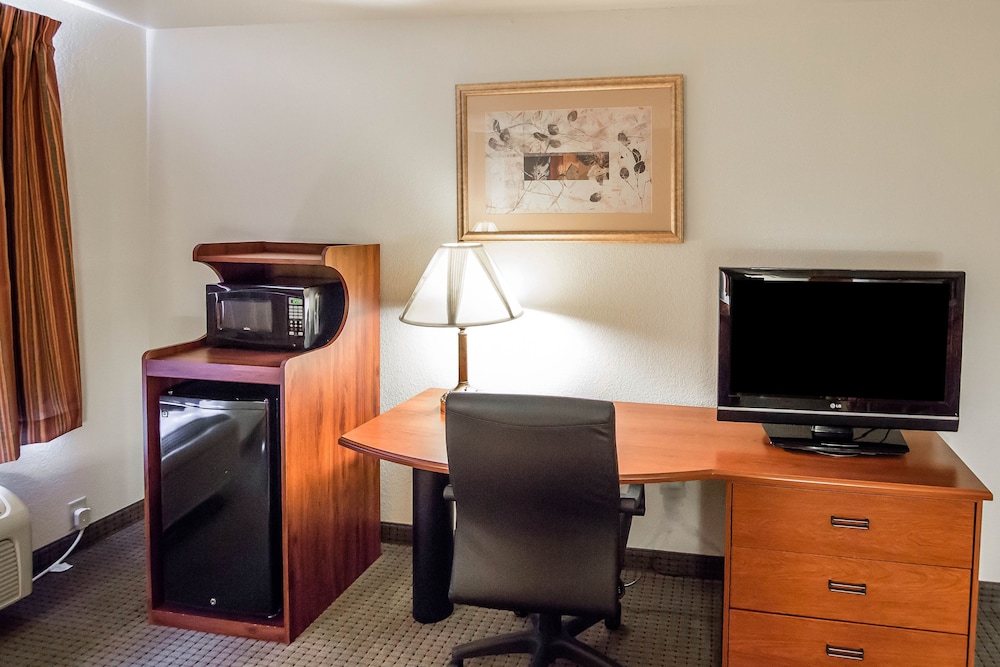 Quality Inn Parsons North - photo 23