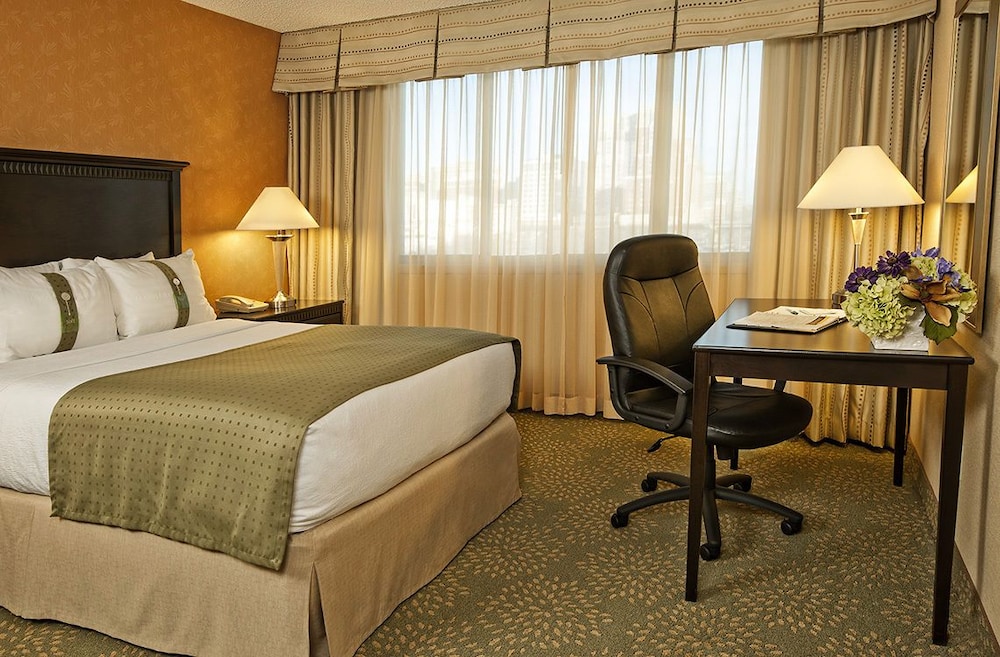 Holiday Inn Alexandria at Carlyle an IHG Hotel - photo 3