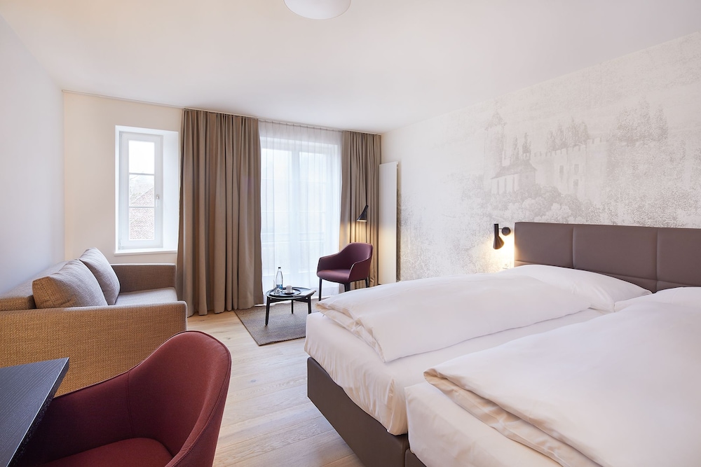 Hotel Gasthof zum Ochsen — 4-Star Luxury Hotel in Arlesheim, Switzerland