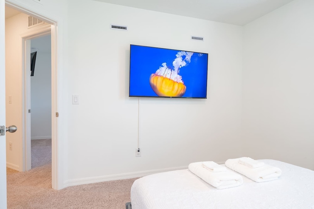 Sapphire Hideaway at The Enclaves — 4-Star Luxury Hotel in Davenport, United States