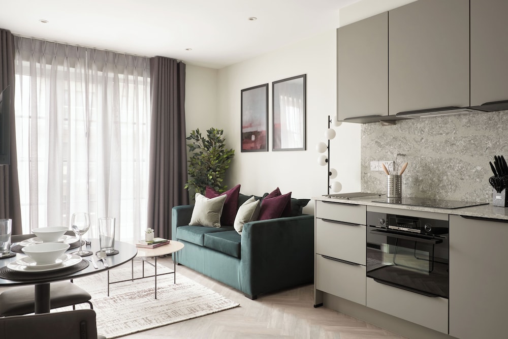 Commercial Road Serviced Apartments London City East — 4-Star Luxury Hotel in London, United Kingdom