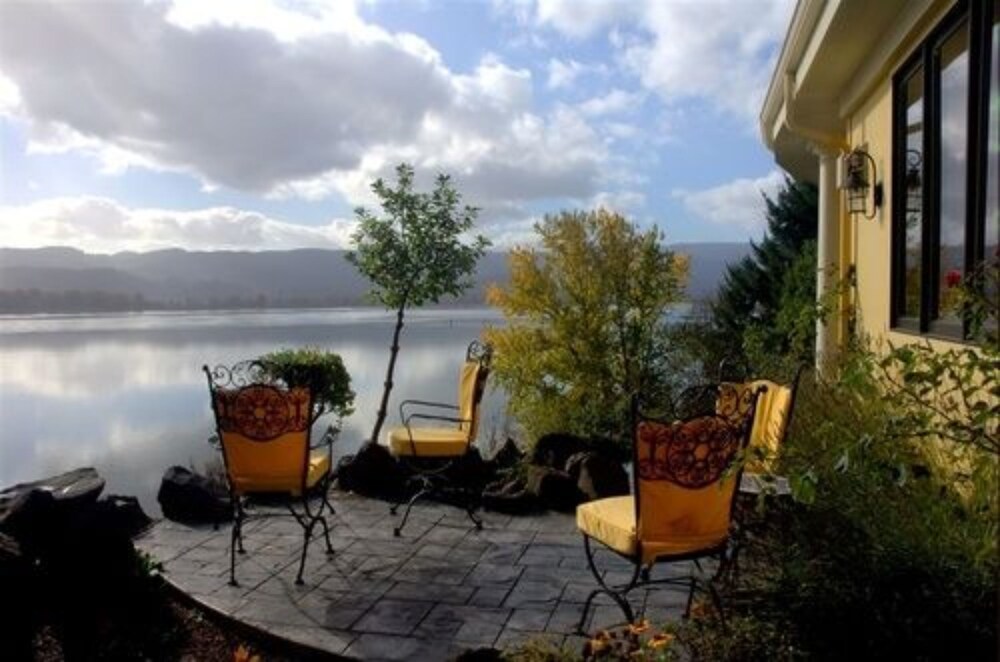 The Villa At Little Cape Horn 4449920 — Cathlamet