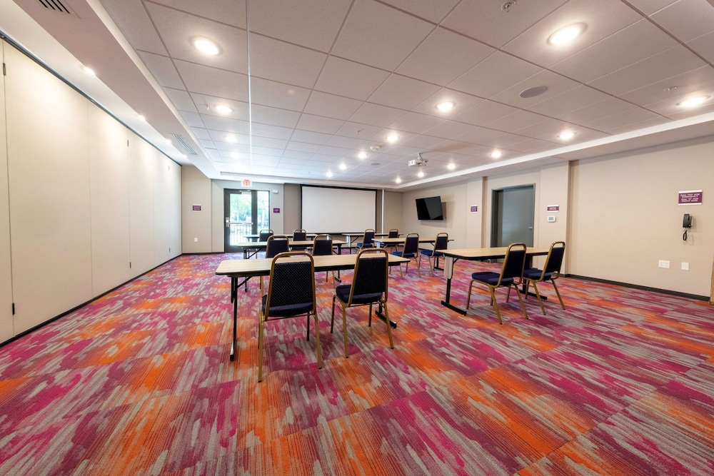 Home2 Suites by Hilton Portland Hillsboro - photo 62