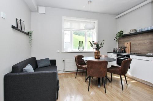 LL Properties H99 Main Street Stay
