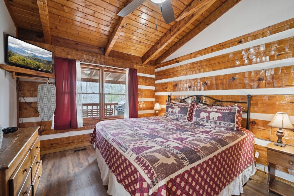 Together Always 1 Bedroom Cabin by Heavenly Views Resort - photo 3