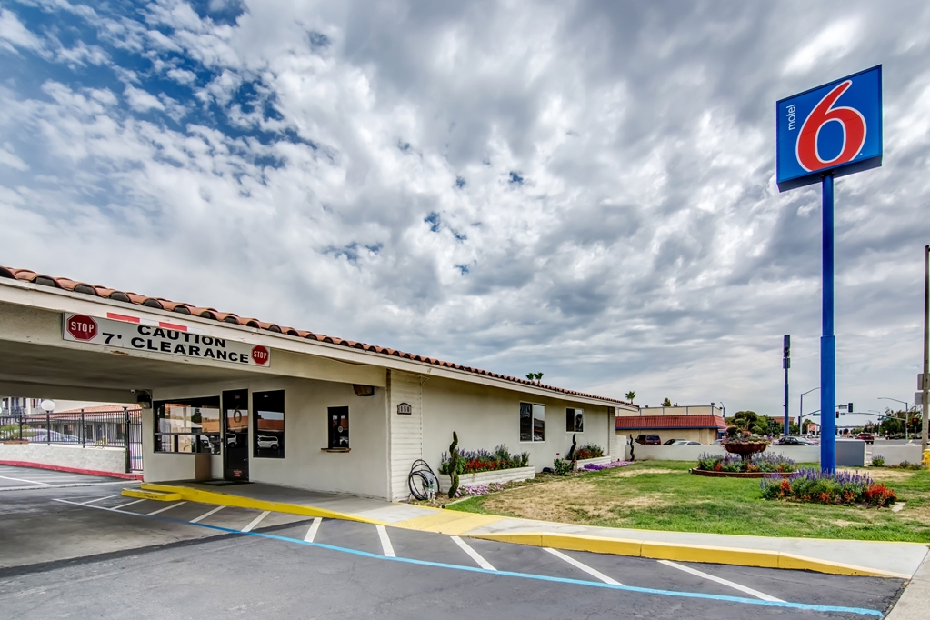 Motel 6 Manteca CA - featured photo