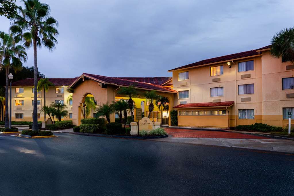 La Quinta Inn & Suites by Wyndham St. Pete Clearwater Airpt - photo 6