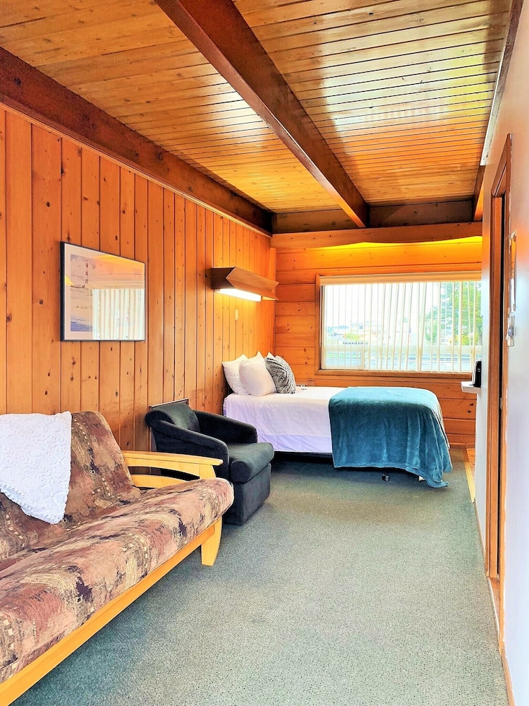 Breakers Boutique Inn - photo 17