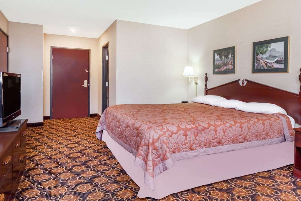 Super 8 by Wyndham Evansville North - photo 8