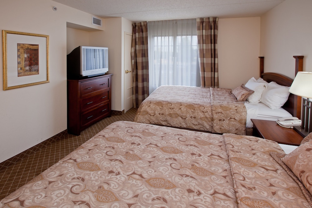 Staybridge Suites Indianapolis Airport an IHG Hotel - photo 2