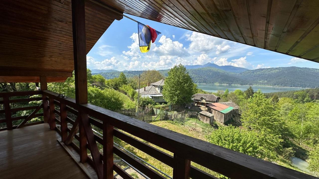Cabana De Lemn Lacul Bicaz — Hangu