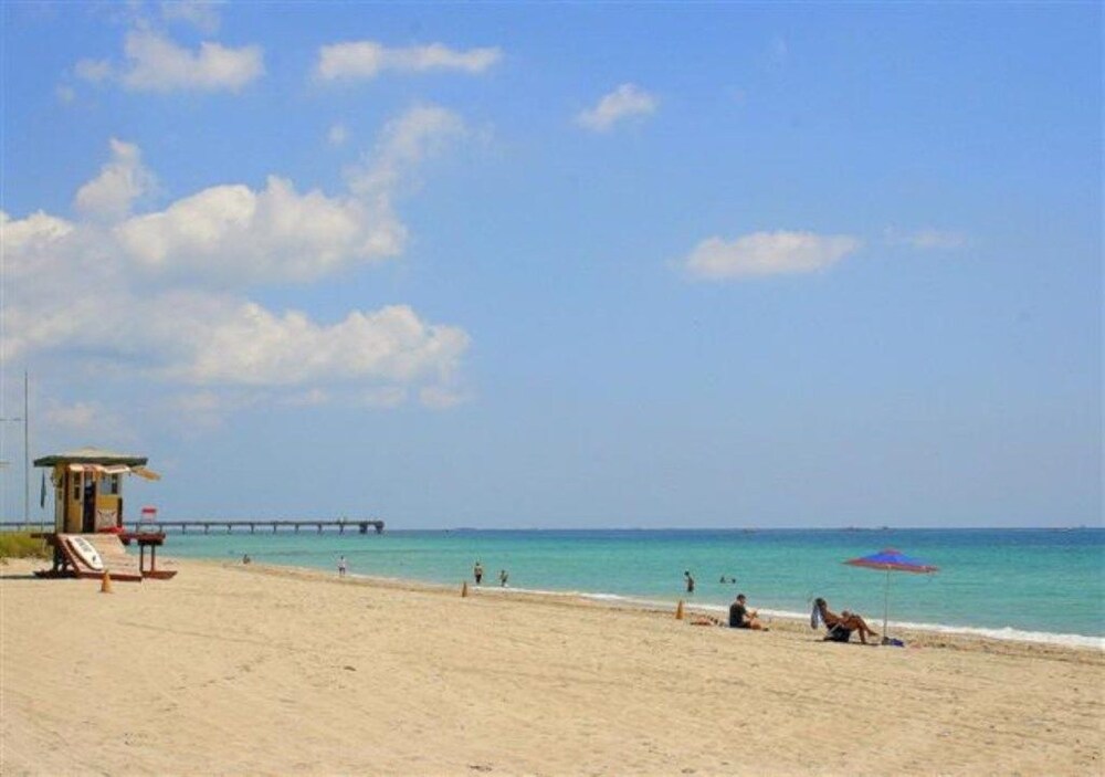 Windwood Beachside 303 on Hollywood Beach 3 2 for 8 Pool - photo 21