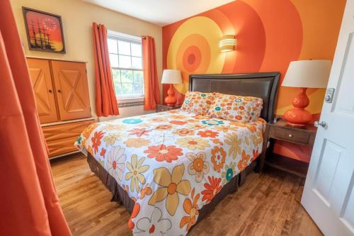 Cardinal Inn Retro Room in Cornwall, Canada