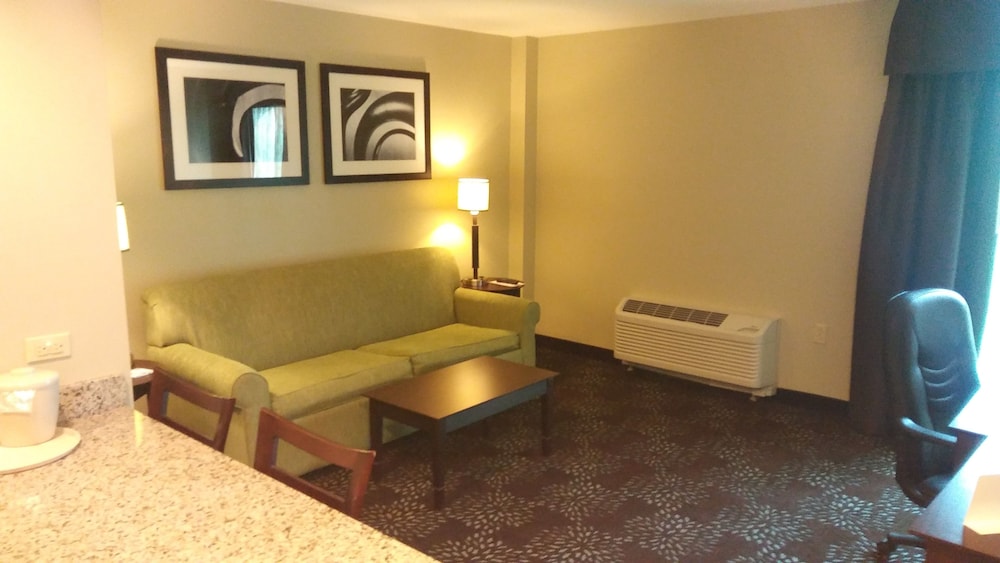 Holiday Inn Express & Suites Pittsburgh West Greentree by IHG - photo 17