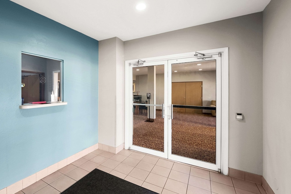 Econo Lodge Inn & Suites Mesquite Dallas East - photo 32