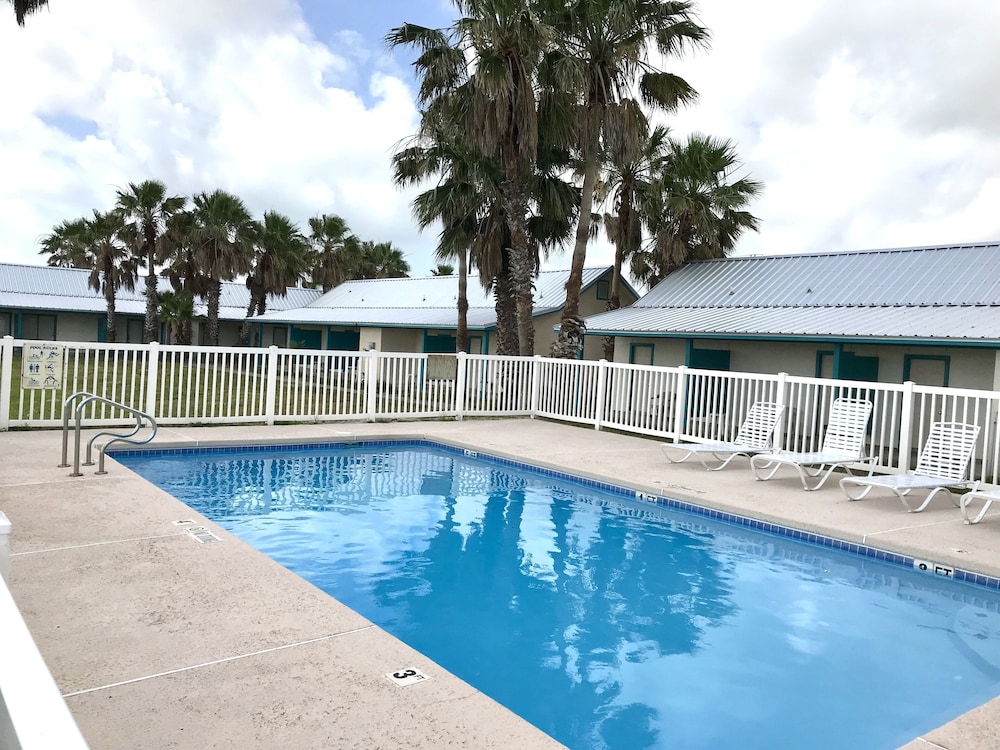 Captain Quarters Motel - photo 19