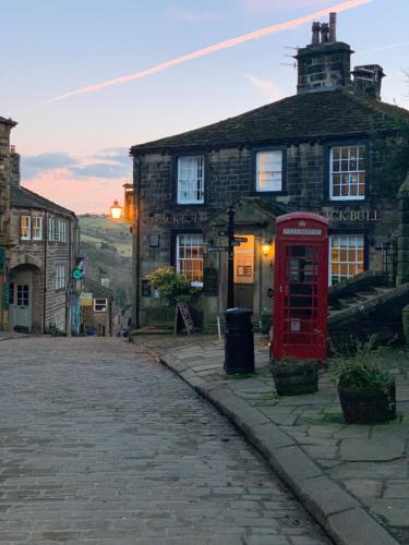 Black Bull Inn — hotel in Haworth