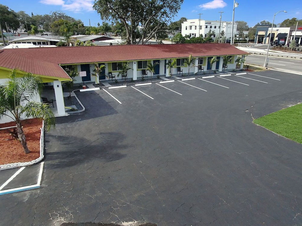Palm Cove Motel - photo 66