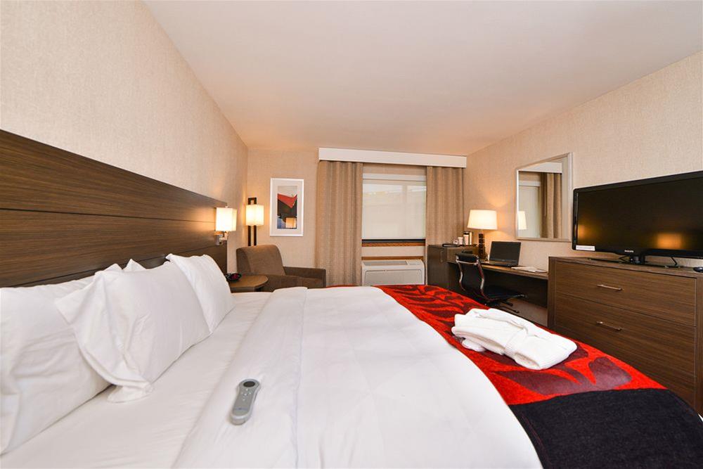 Radisson Hotel Madison - photo 4