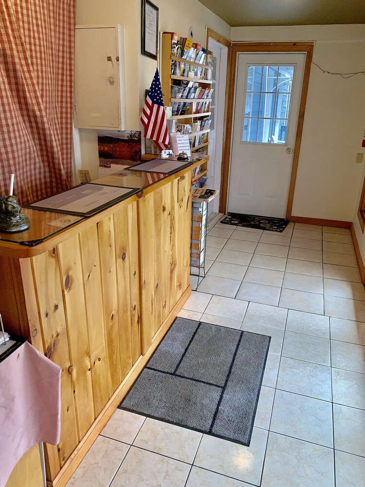 American Inn Lee - photo 3