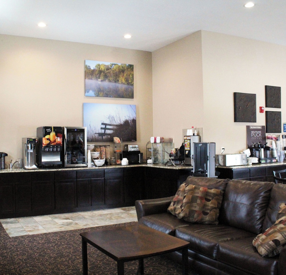 Cobblestone Inn & Suites Denison Oak Ridge - photo 58
