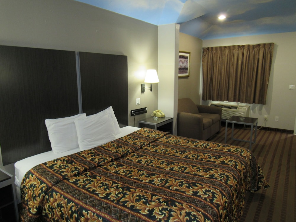 Camelot Inn & Suites Highway 290 NW Freeway - photo 10