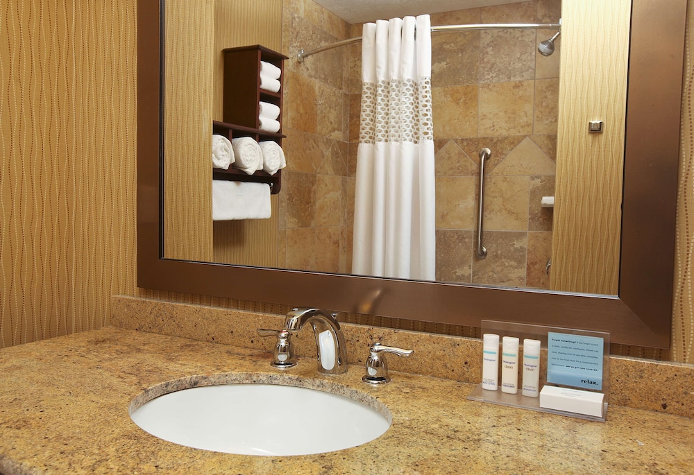 Hampton Inn & Suites by Hilton Fargo Medical Center - photo 15