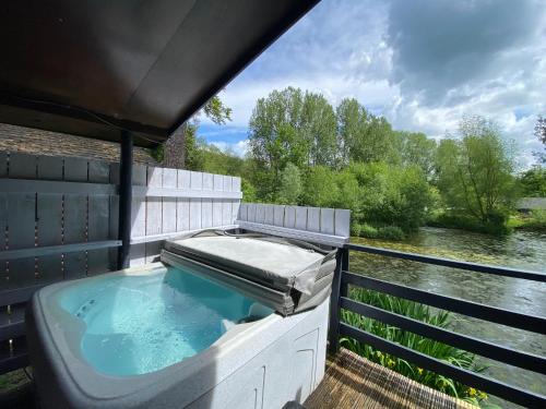 Magpie 1 Hot Tub HuntersMoon Warminster Bath Wiltshire in Warminster, United Kingdom