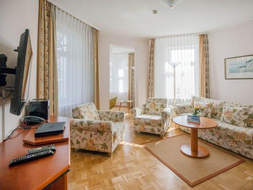 Strandvillen Binz Ferienwohnung mit Meerblick und 1 Schlafzimmer SV 710 — 4-Star Luxury Hotel in Ostseebad Binz, Germany