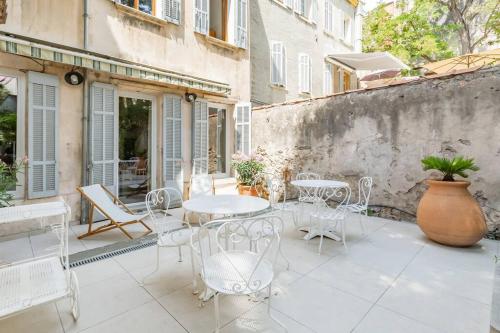 Crew house 10 beds — 4-Star Luxury Hotel in La Ciotat, France