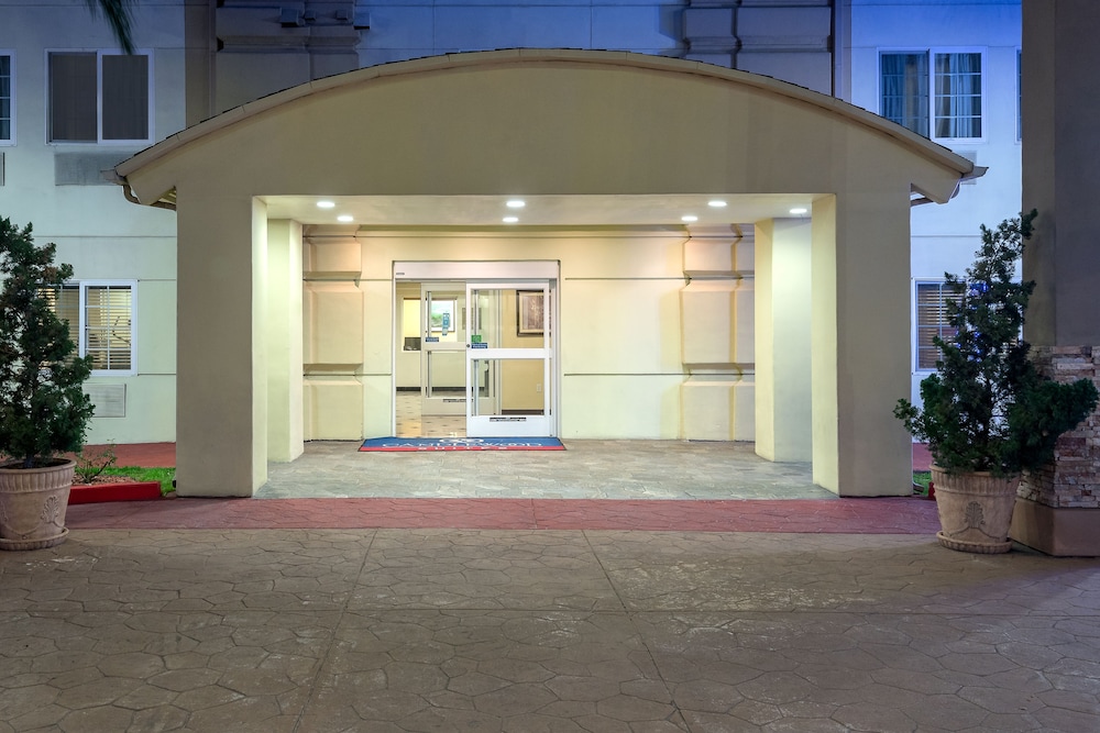 Candlewood Suites LAX Hawthorne by IHG - photo 24