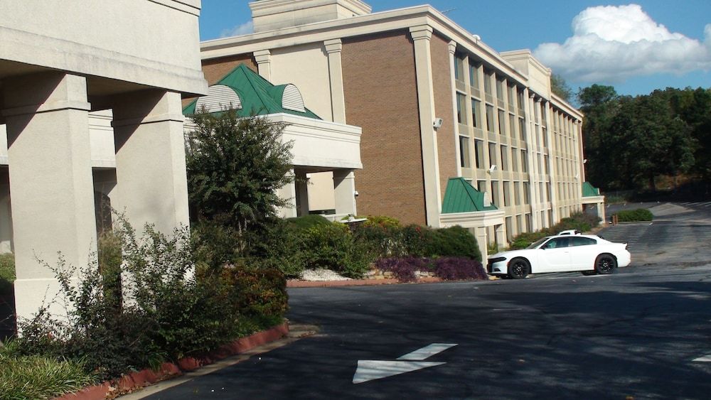 Armstrong Inn and Suites - photo 9