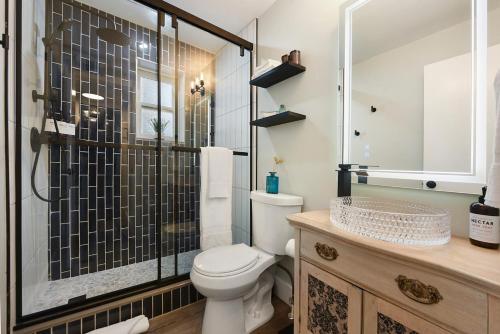 HostWise Stays The Grandview King Bed Spectacular Views Great Work Space — 4-Star Luxury Hotel in Pittsburgh, United States