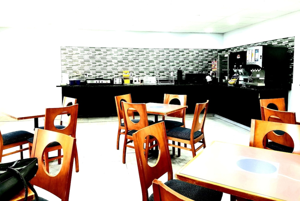 Days Inn by Wyndham Easley Greenville Clemson Area - photo 28
