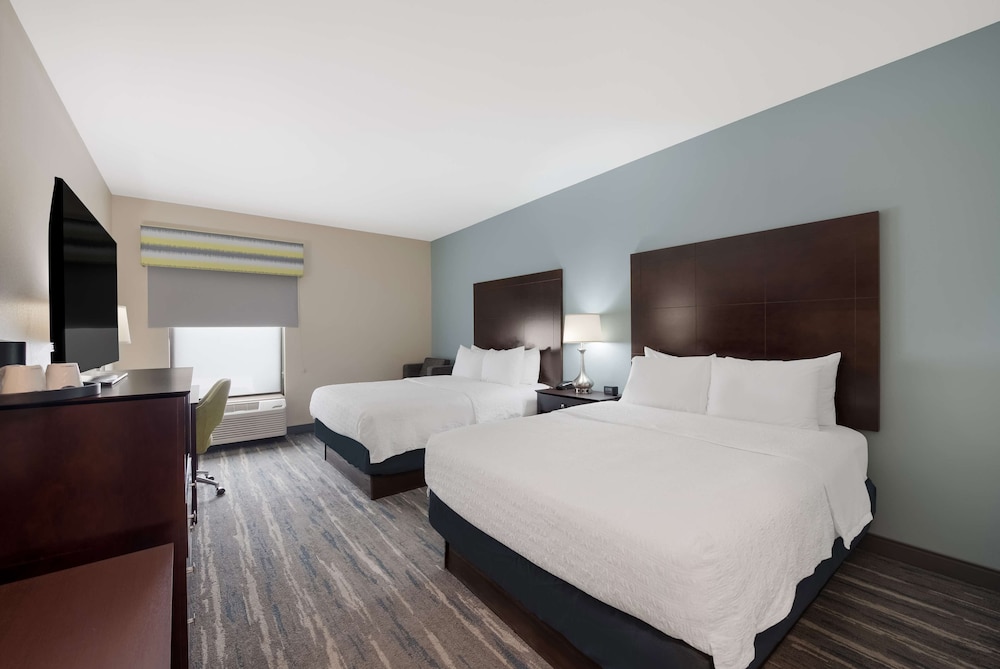 Hampton Inn Marshall - photo 8