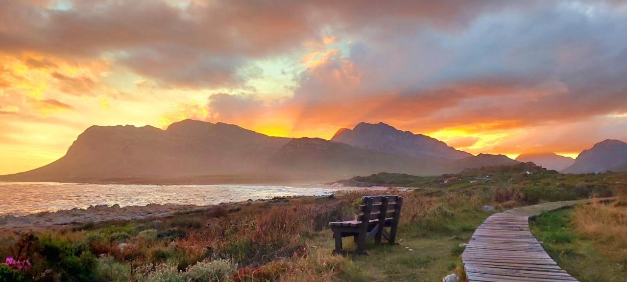 La Mer Seafront Selfcatering Accommodation Kleinmond - last minute hotel in Unknown City