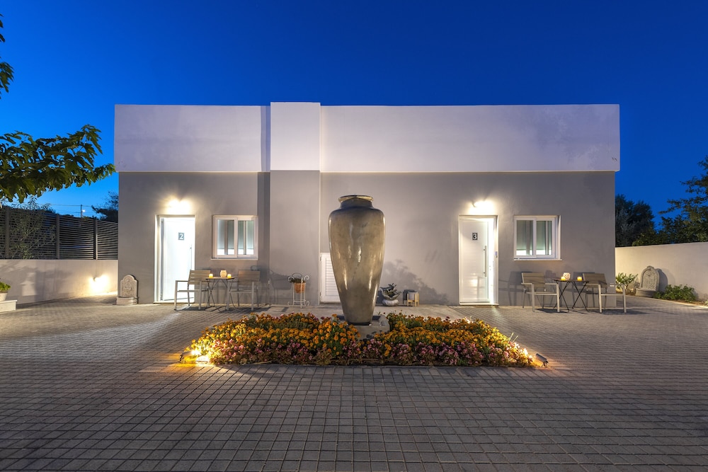 Comfort Stay Airport Studios FREE shuttle from the Athens airport in Spata, Greece