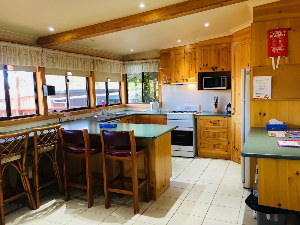 Anglers Reach Lakeside Village - carbon neutral hotel in Cooma