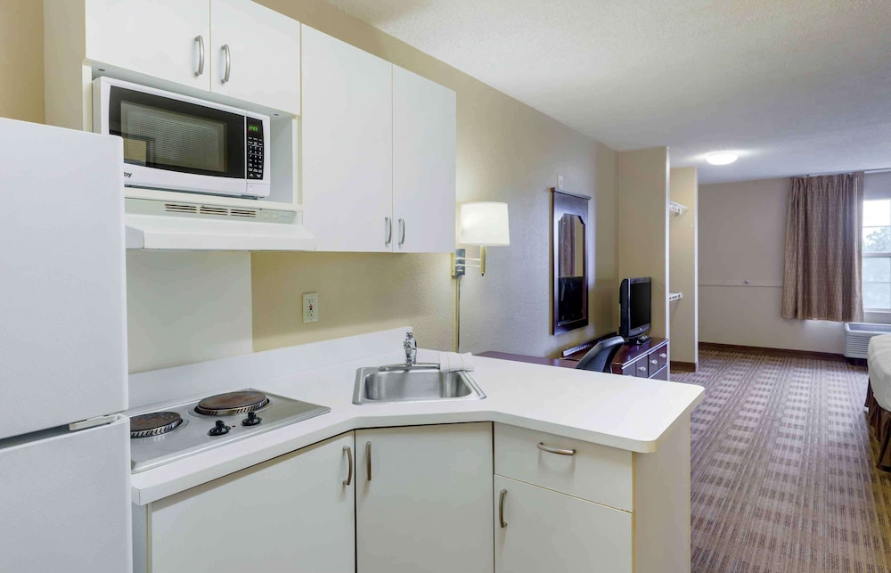 Extended Stay America Select Suites Fayetteville Owen Dr - photo 16