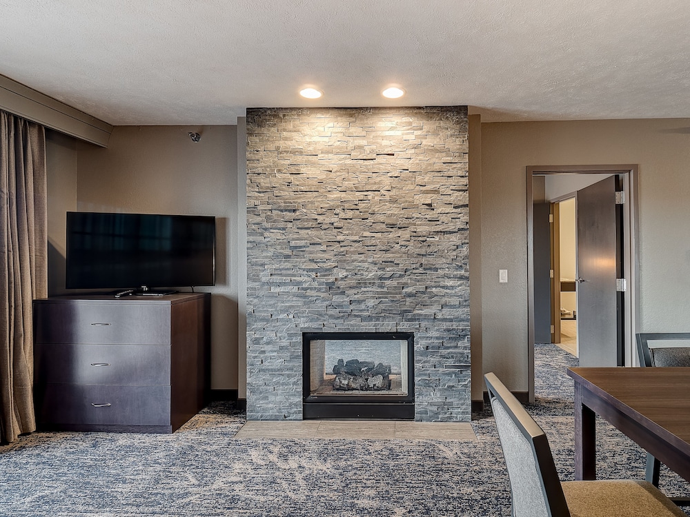 DoubleTree by Hilton Hotel Bloomington - photo 10