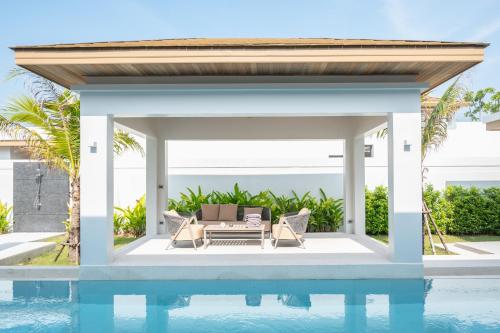 Mouana Breeze Mai Khao VIP 4 bedroom Pool Villa 9911 — 4-Star Luxury Hotel in Phuket, Thailand