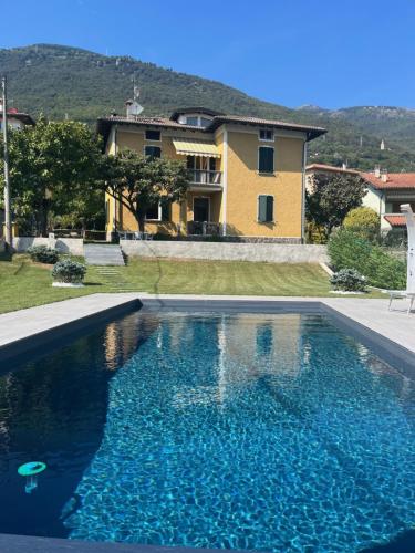 Casa Gialla — 4-Star Luxury Hotel in Gera Lario, Italy