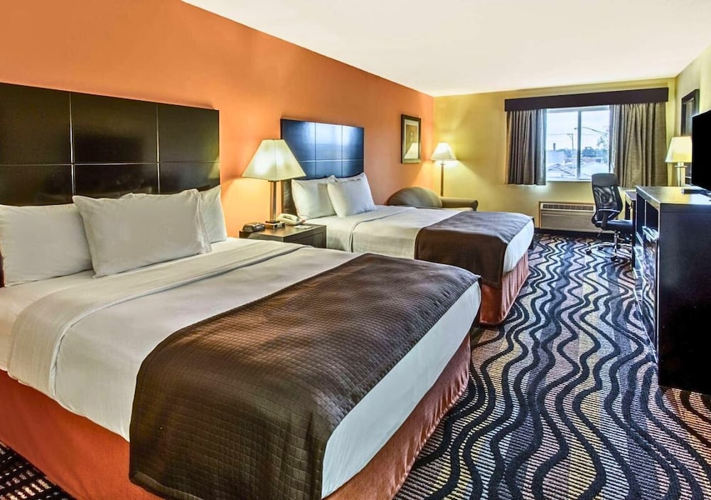 Rock Island Inn & Suites Streator IL - photo 6